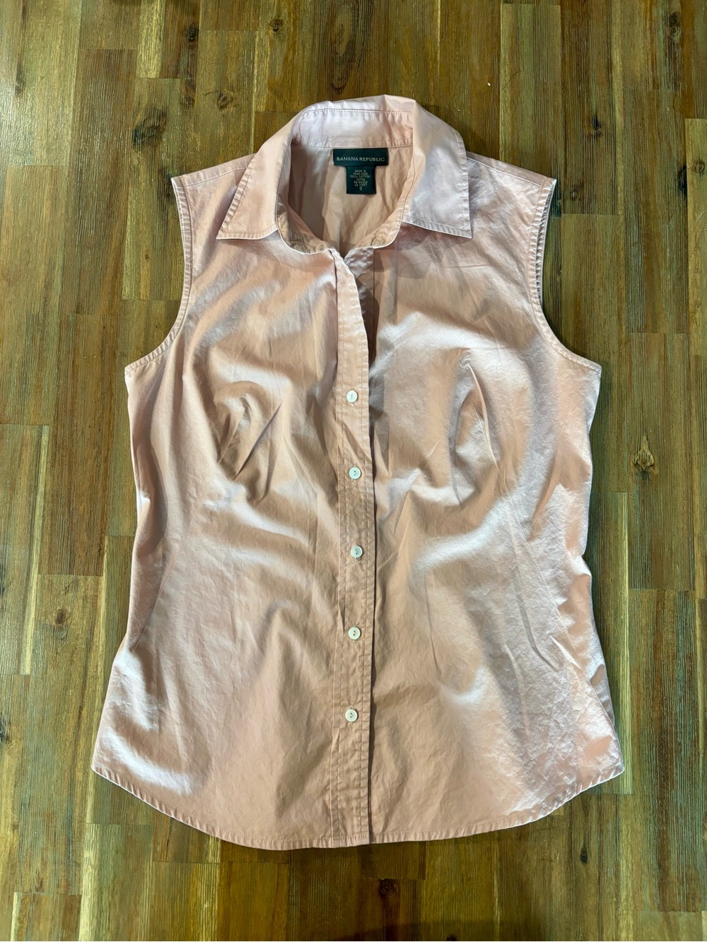 Banana Republic Sleeveless Button-Down Shirt in Pale Pink